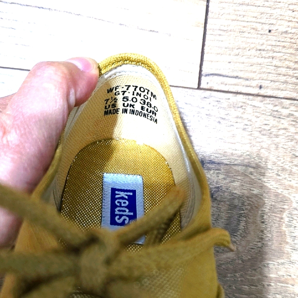Keds Gold Sneakers Classic Lace-Up Design - Picture 7 of 7